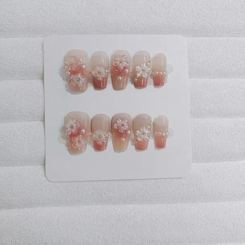 Virágos felragasztható műköröm rövid coffin forma aranyos blush dizájn 10 darab