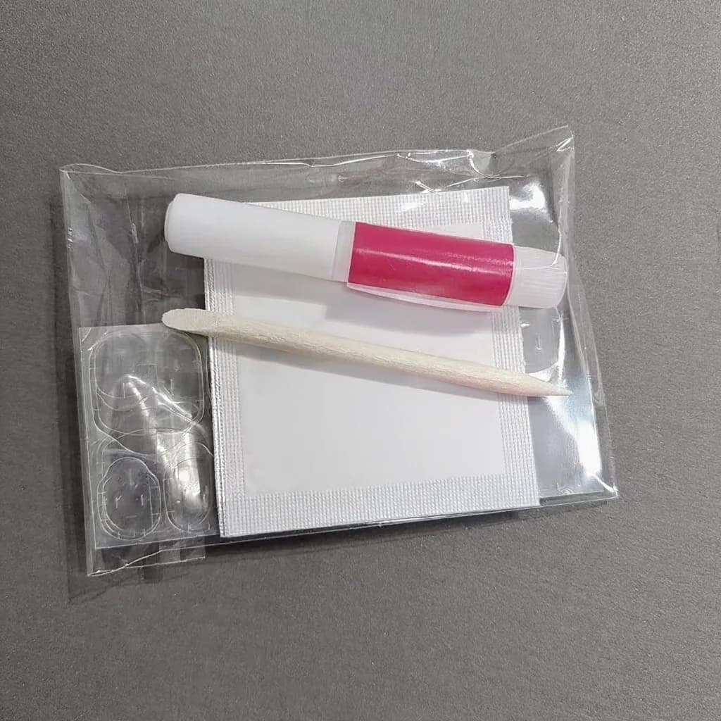 Ragasztókörmös eszközkészlet ragasztófülekkel, reszelővel és eltávolítóval