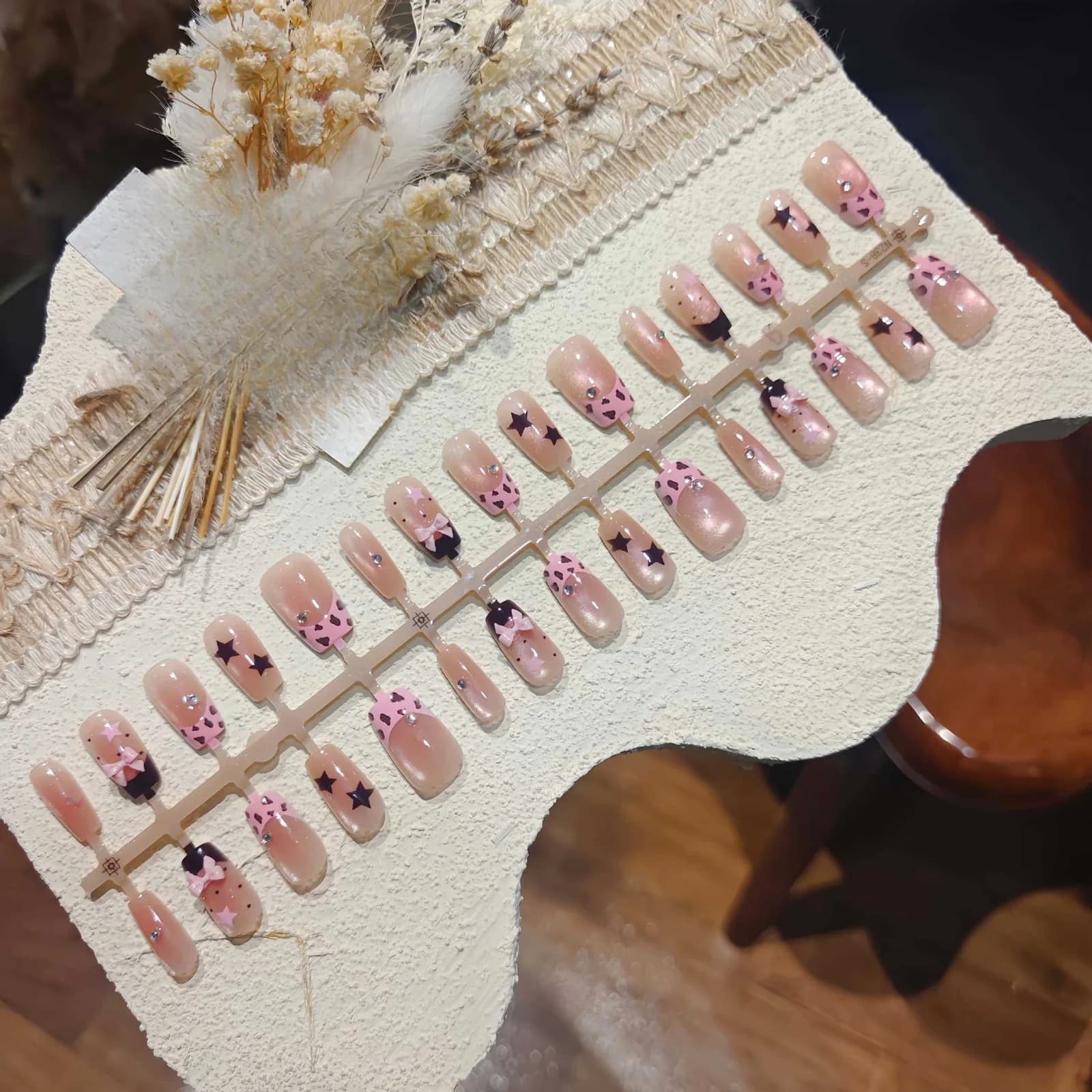 Édes Vad Galaxis Macskaszem Műköröm Rövid Coffin Rózsaszín Leopárd
