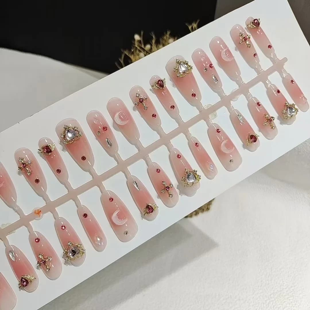 Ragasztós műköröm strasszkövekkel hosszú stiletto forma 30 darab